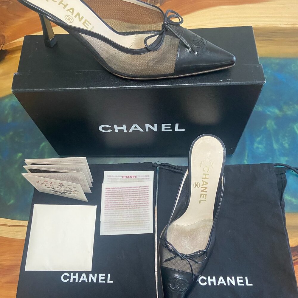 Chanel Interlocking CC Black Leather Mules, Kitten Heel, 36E